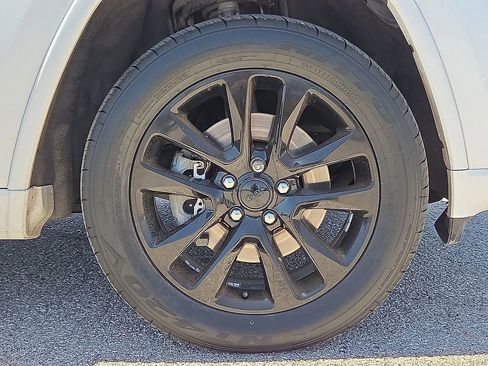 Used 2021 Jeep Grand Cherokee Laredo X RWD image 8