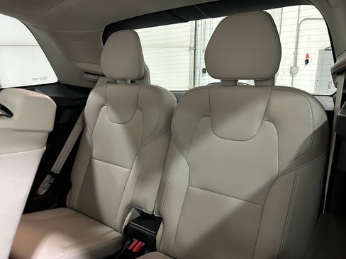 Used 2018 Volvo XC90 T6 Momentum w/ Convenience Package AWD/4WD image 32