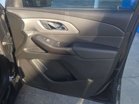 Used 2023 Chevrolet Traverse LT image 19