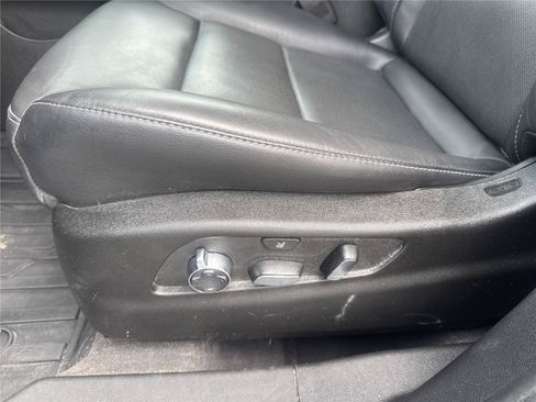 Used 2025 Cadillac XT4 Premium Luxury w/ Technology Package FWD image 14
