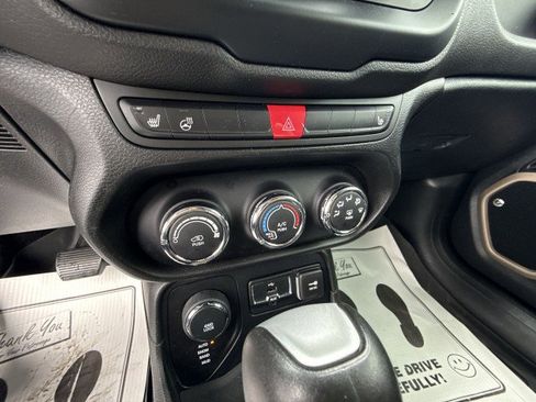 Used 2016 Jeep Renegade 75th Anniversary image 17