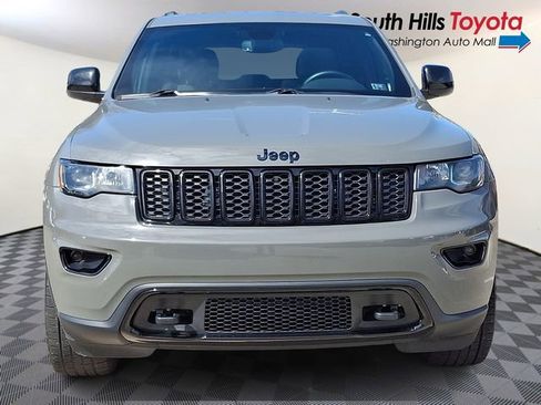 Used 2019 Jeep Grand Cherokee Laredo image 2