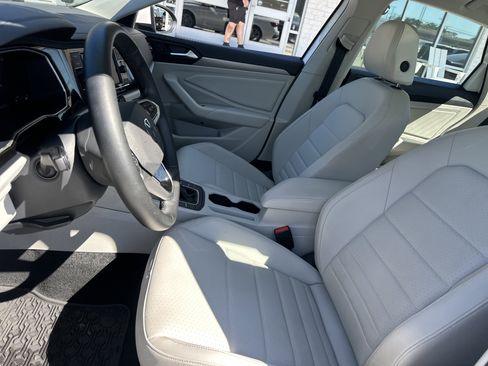 Used 2024 Volkswagen Jetta SE w/ Panoramic Sunroof Package FWD image 11