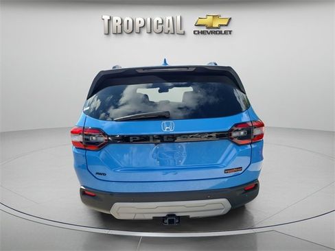 Used 2025 Honda Pilot TrailSport image 4