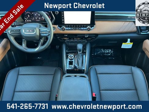 New 2025 GMC Canyon AT4 w/ AT4 Premium Package image 11