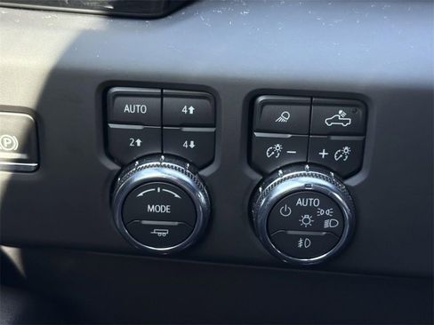 Used 2023 GMC Sierra 1500 AT4 w/ Technology Package image 18