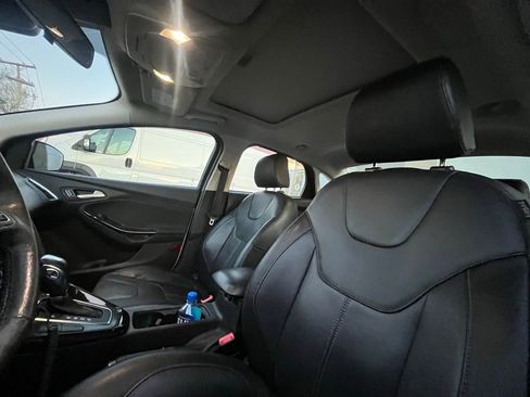 Used 2018 Ford Focus Titanium w/ Titanium Technology Package image 9