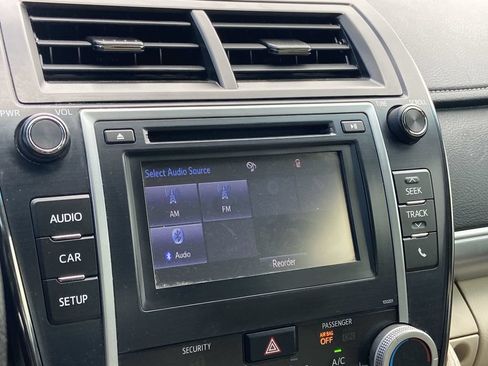 Used 2014 Toyota Camry LE FWD image 9