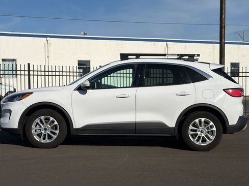 Used 2020 Ford Escape SE image 6