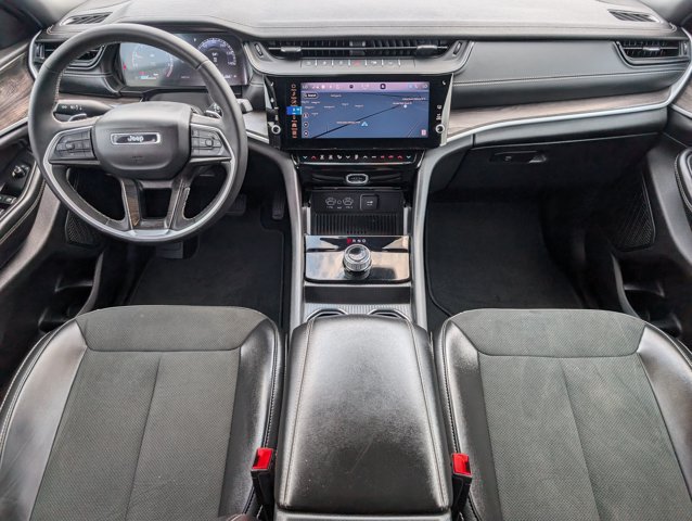Used 2026 Jeep Grand Cherokee Altitude RWD image 5