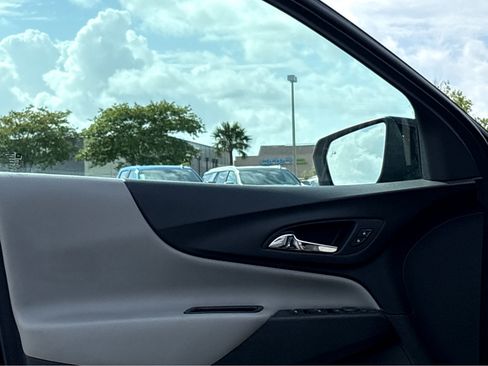 Used 2024 Chevrolet Equinox LS w/ LS Convenience Package image 9