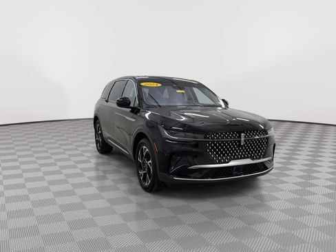 Used 2024 Lincoln Nautilus Premier AWD/4WD image 2
