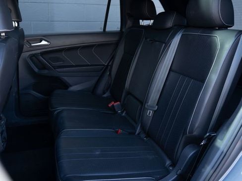 Used 2022 Volkswagen Tiguan SE R-Line image 18