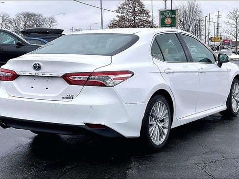 Used 2018 Toyota Camry XLE image 16