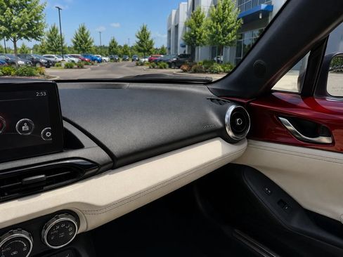 Used 2021 MAZDA MX-5 Miata RF Grand Touring RWD image 18