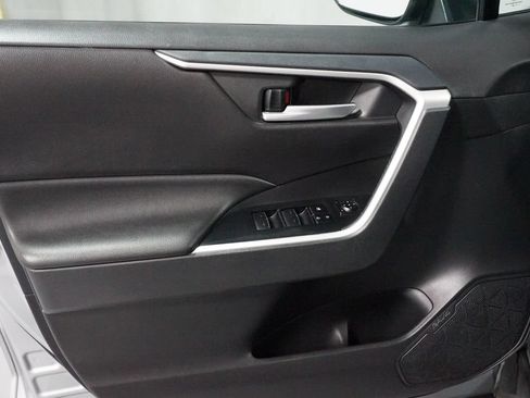 Certified 2025 Toyota RAV4 XLE FWD image 30