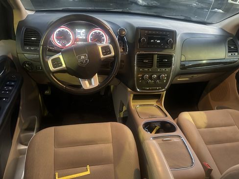 Used 2016 Dodge Grand Caravan SXT w/ Rear Park Assist Package image 8