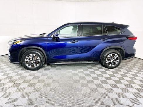 Used 2021 Toyota Highlander XLE FWD image 6