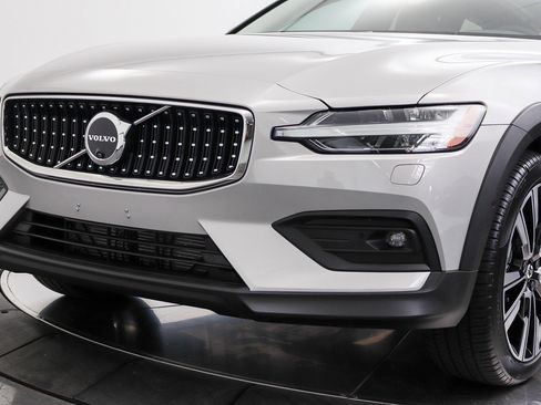 Used 2025 Volvo V60 B5 Cross Country Ultra w/ Protection Package Premier AWD/4WD image 37
