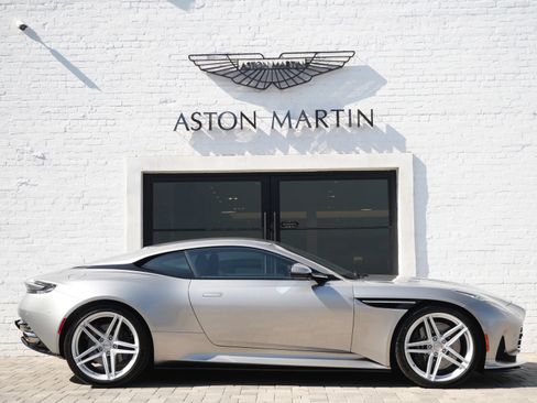 Used 2024 Aston Martin DB12 Coupe RWD image 22