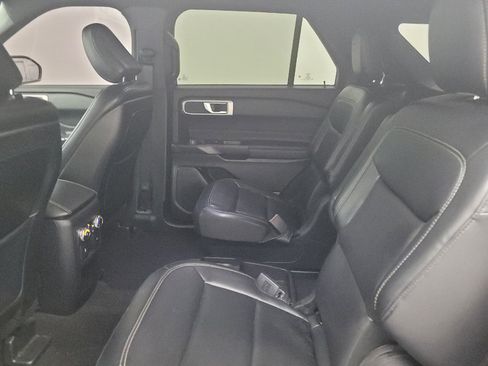 Used 2020 Ford Explorer XLT w/ Equipment Group 202A AWD/4WD image 18