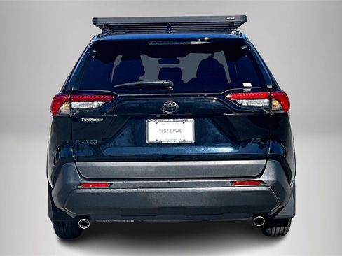 Used 2021 Toyota RAV4 LE image 7