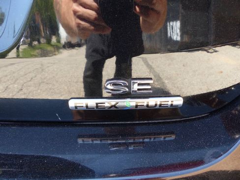 Used 2016 Ford Focus SE w/ SE Cold Weather Package FWD image 9