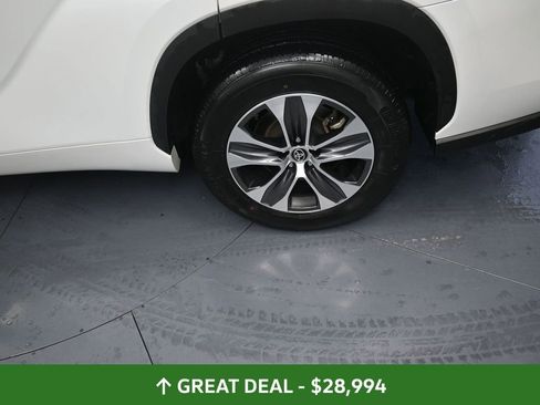 Used 2023 Toyota Highlander XLE image 20