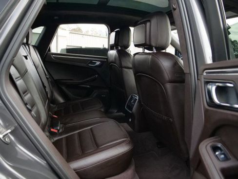 Used 2016 Porsche Macan Turbo image 40