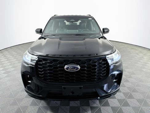 Used 2025 Ford Explorer ST-Line w/ ST-Line Street Pack AWD/4WD image 2