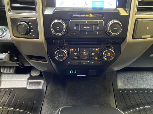 Used 2018 Ford F150 Lariat image 44