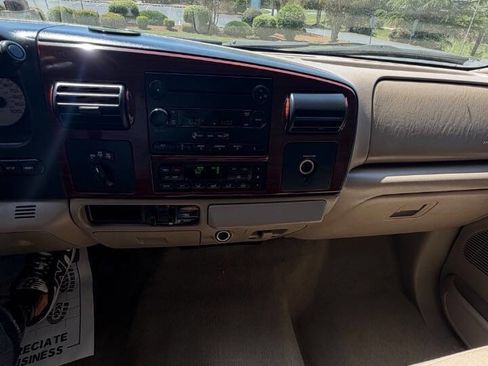 Used 2005 Ford F350 Lariat image 18