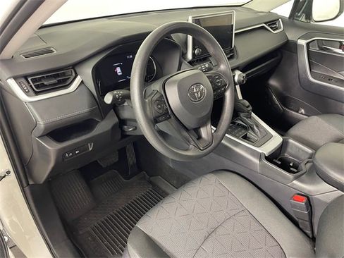 Used 2025 Toyota RAV4 XLE image 3