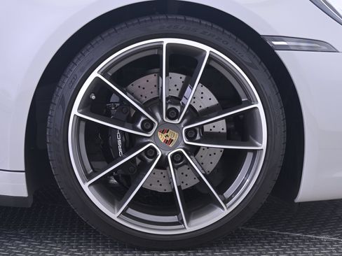 Used 2020 Porsche 911 Carrera 4S AWD/4WD image 17