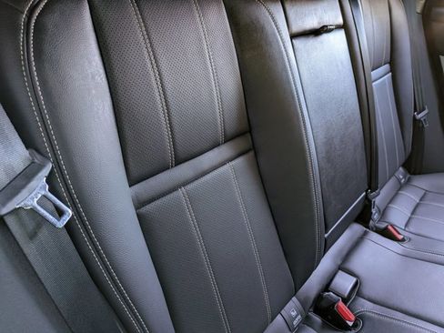 Used 2022 Land Rover Range Rover Velar R-Dynamic S image 17