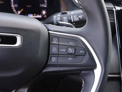 Used 2024 Jeep Grand Cherokee Altitude AWD/4WD image 18