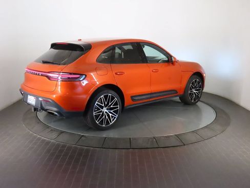 Certified 2025 Porsche Macan AWD/4WD image 7