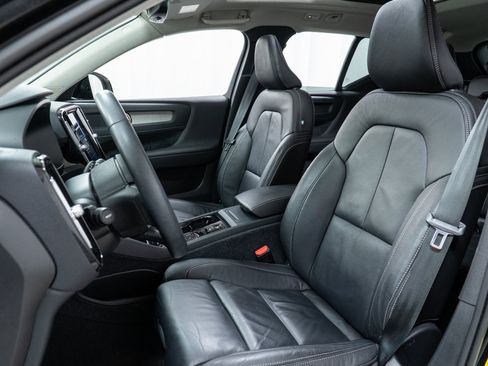 Used 2023 Volvo XC40 B5 Plus w/ Protection Package Premier image 13