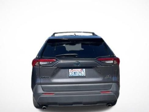 Used 2022 Toyota RAV4 LE image 6