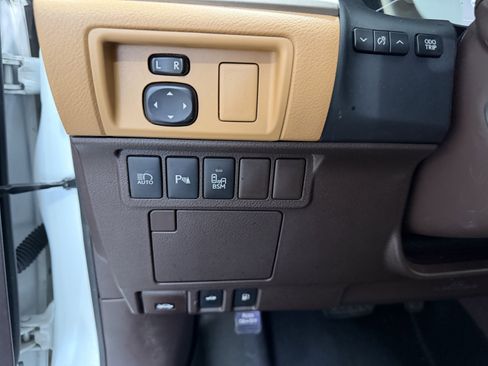 Used 2016 Lexus ES 350 w/ Luxury Package w/Wood Trim FWD image 13