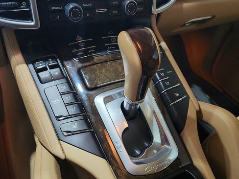 Used 2014 Porsche Cayenne Platinum Edition AWD/4WD image 31