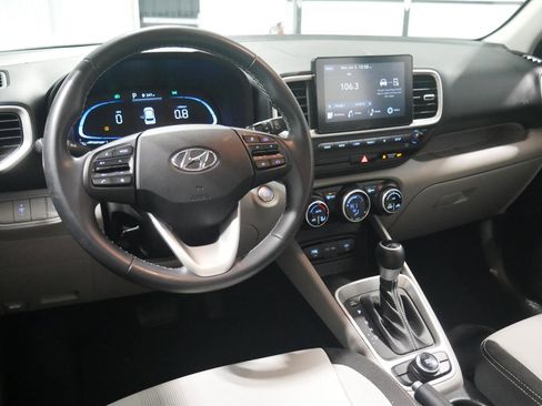 Used 2024 Hyundai Venue SEL image 13
