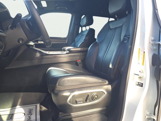 Certified 2024 Jeep Wagoneer L Series II w/ Flexible Seating Group AWD/4WD image 9