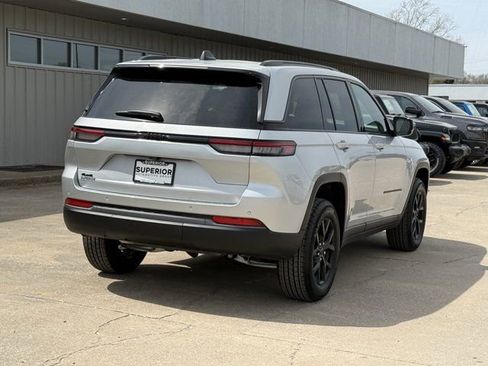 New 2026 Jeep Grand Cherokee 4WD image 3