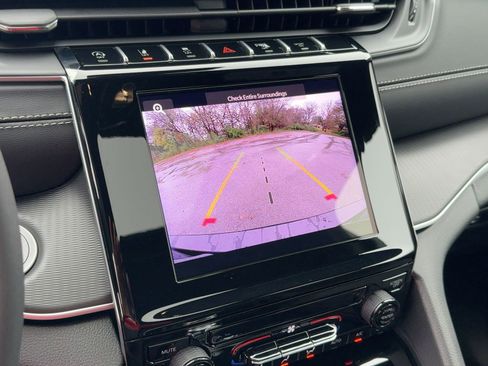 New 2025 Jeep Grand Cherokee L Laredo image 22