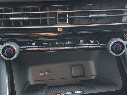 New 2026 Chevrolet Traverse LT w/ LPO, Floor Liner Package image 16