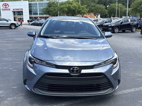 Used 2025 Toyota Corolla LE FWD image 2