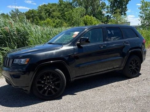 Used 2019 Jeep Grand Cherokee Altitude AWD/4WD image 1