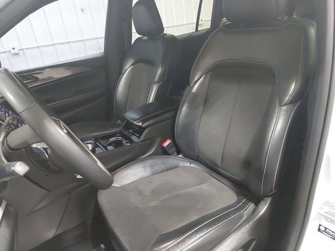 Used 2023 Jeep Grand Cherokee L Laredo image 17