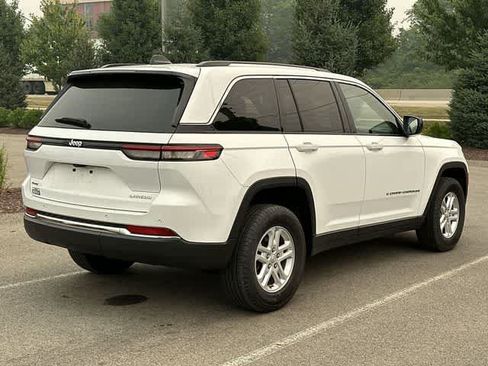 Used 2023 Jeep Grand Cherokee Laredo AWD/4WD image 21